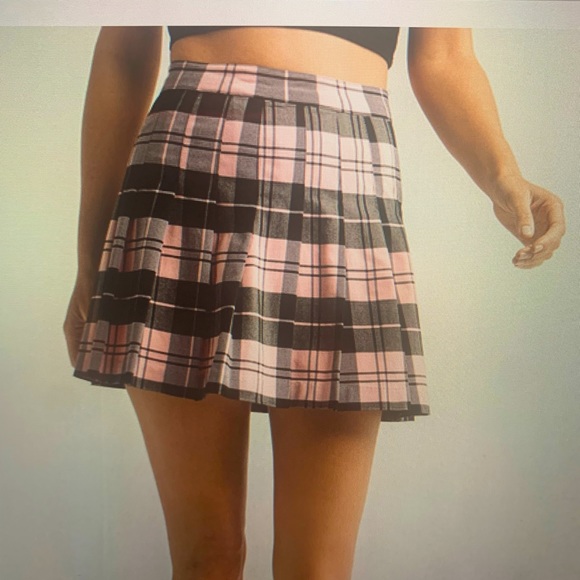 Love Tree Pink & Black Plaid Skirt- preowned! Hot item! - Picture 4 of 9